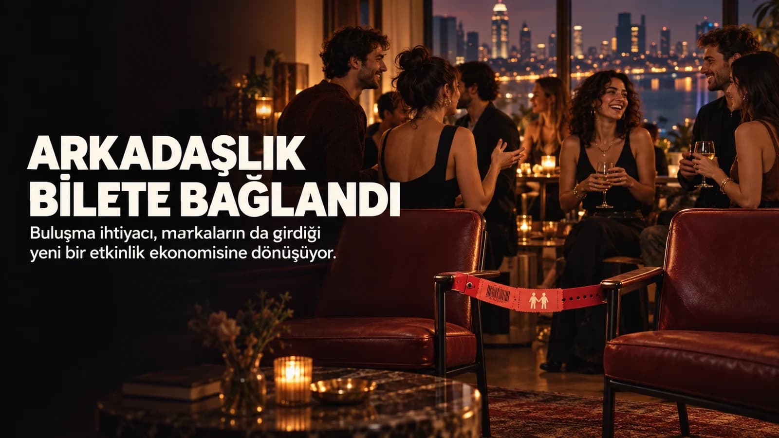 Ücretli bir sosyal buluşmada bilet şeridiyle birbirine bağlanan iki boş sandalye