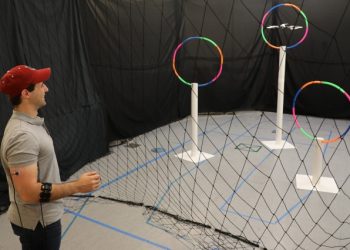 Kas Sensörü ile Hareket Edebilen Drone