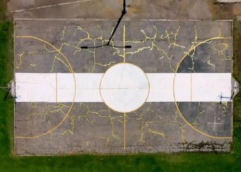 Kintsugi: Altın Tozu Dökülerek Onarılan Basketbol Sahası