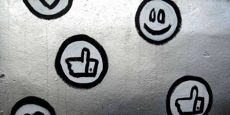 Facebook ve Instagram Kullanıcıları Sosyal Ağlardan Memnun Değiller