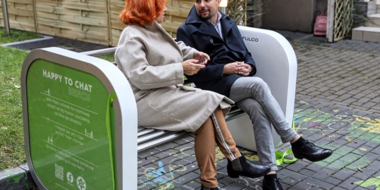 Yalnızlıkla Mücadele İçin Kurulan Konuşma Bankları