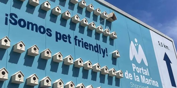 İspanya’daki Alışveriş Merkezi Reklam Panolarını Kuş Evlerine Dönüştürüyor