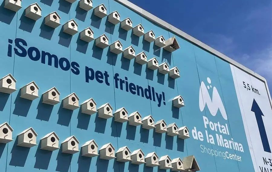 İspanya’daki Alışveriş Merkezi Reklam Panolarını Kuş Evlerine Dönüştürüyor