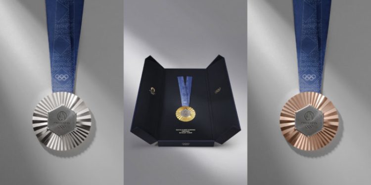 Paris 2024’ün Işıltısı: Eiffel Kulesi Parçalarıyla Süslenmiş Madalyalar