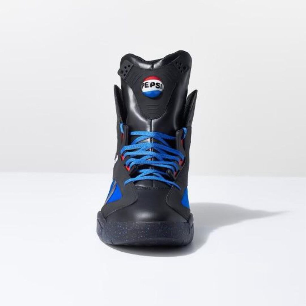 Pepsi Sneaker: Ayakkabında Mini Pepsi Taşı!
