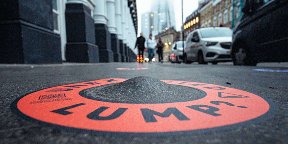 Londra Sokaklarında Meme Kanseri Farkındalığı